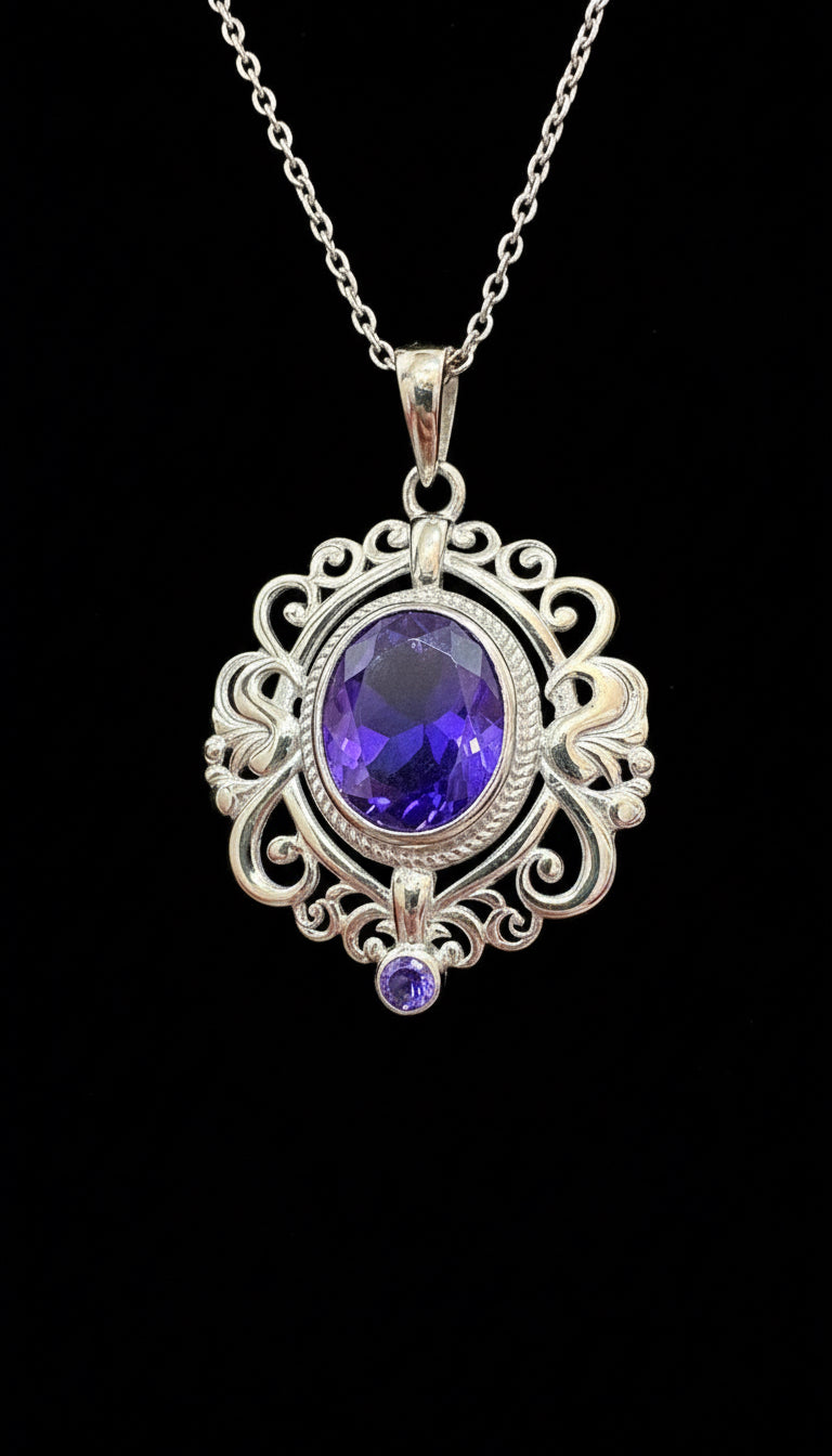 Regal Pendant Chain