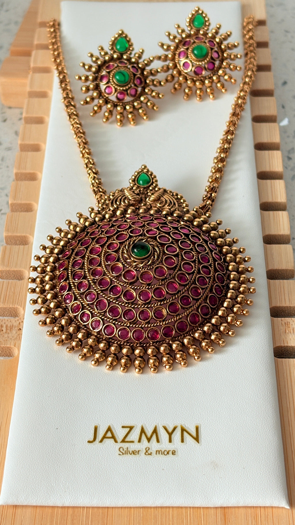 Kemp Stone Pendant Set (With Chain)