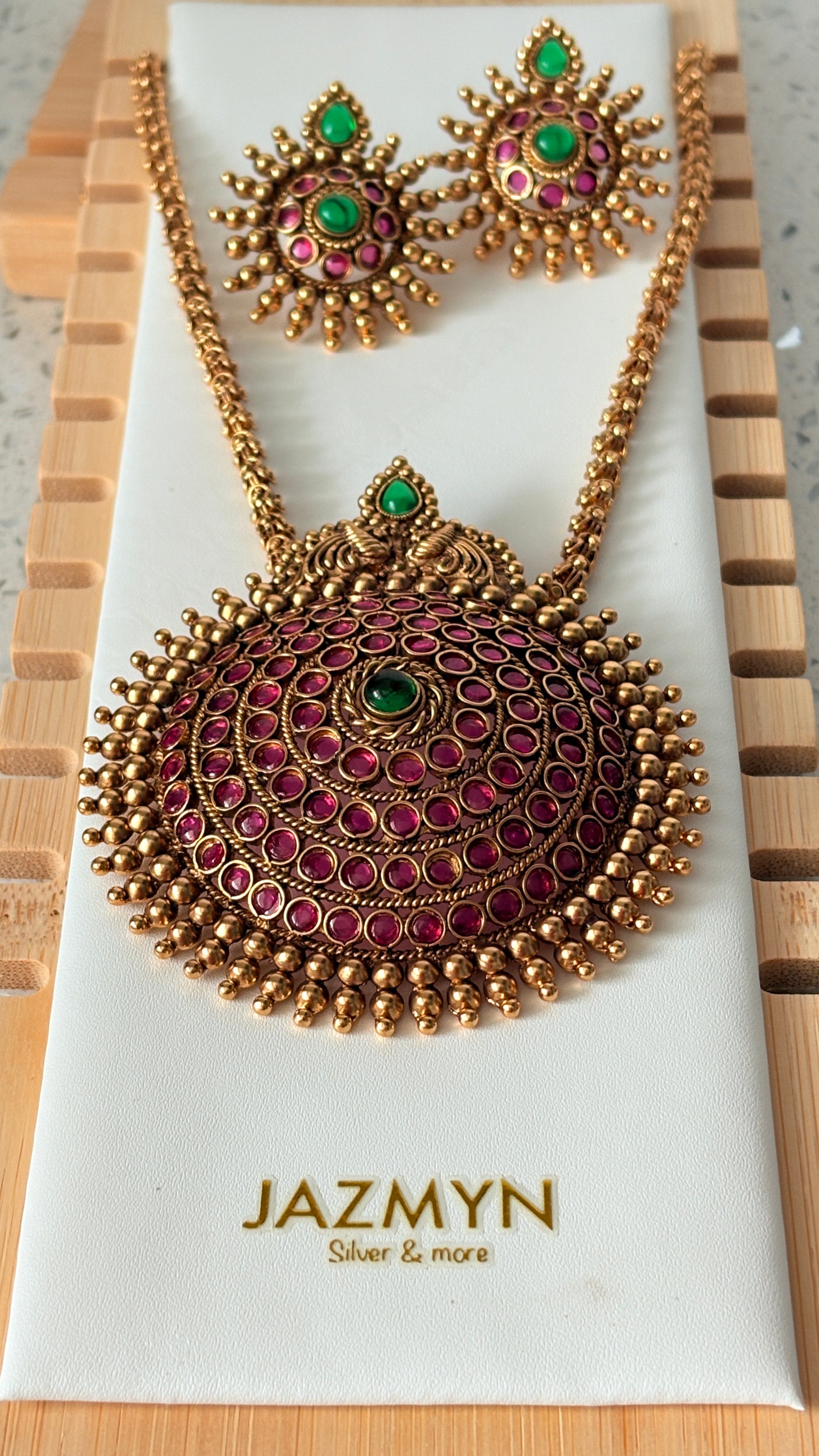 Kemp Stone Pendant Set (With Chain)