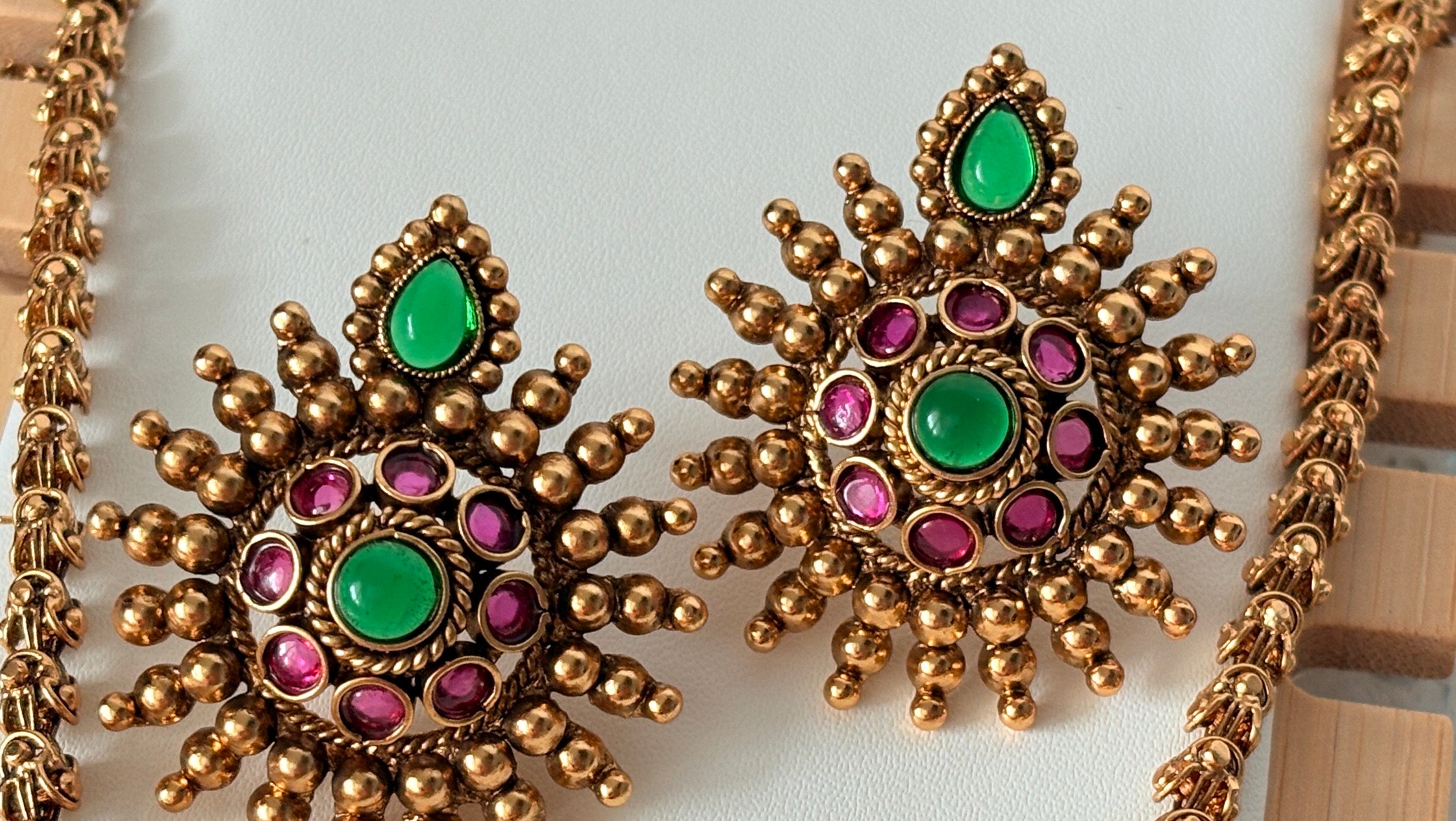 Kemp Stone Pendant Set (With Chain)